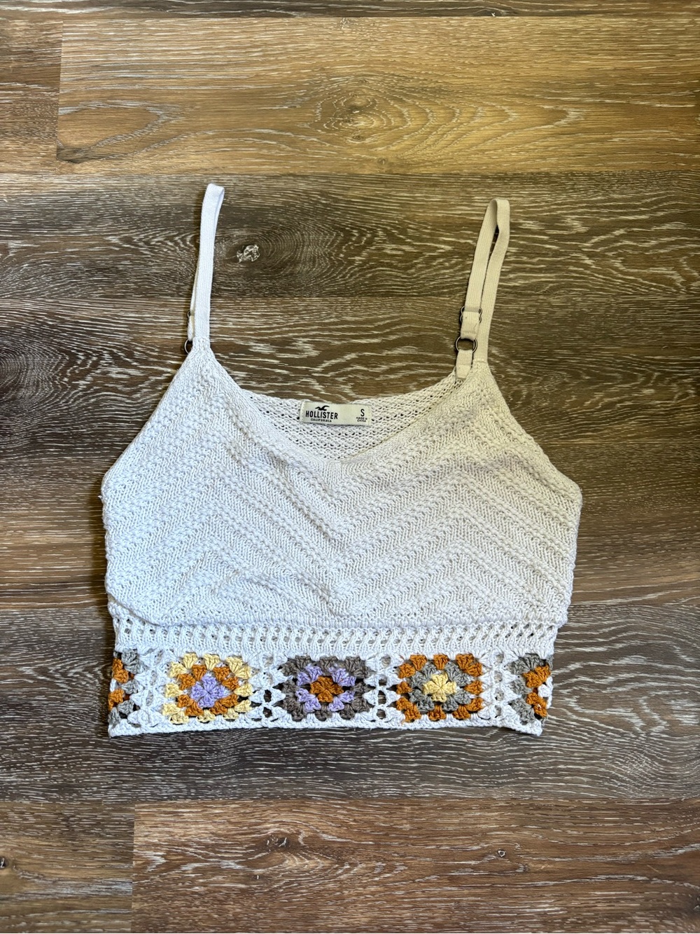 Hollister Cream Crochet-Trim Floral Accent Cropped Cami
